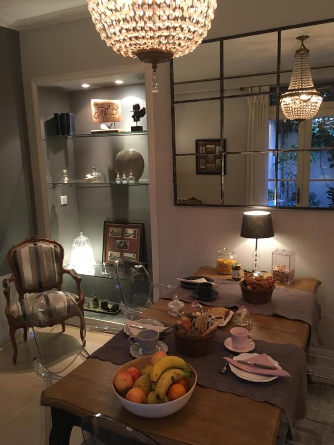 Vue Sur Cour Bed & Breakfast ลาโรแชล ภายนอก รูปภาพ